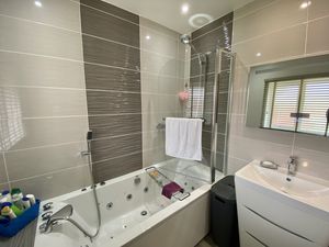 Family Bathroom/WC- click for photo gallery